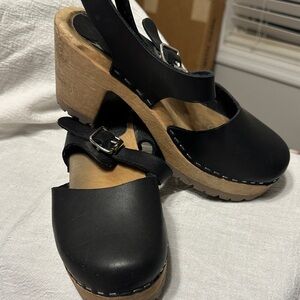 Chic Black Women's Clogs with Buckle Detail